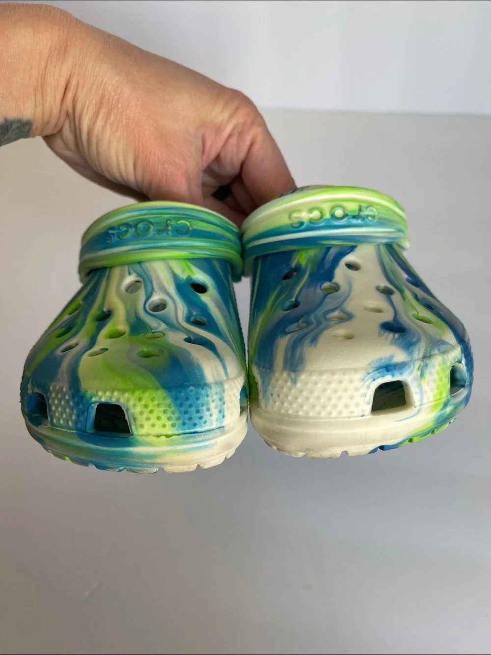 Green blue white crocs shoes kids 11 - Picture 2 of 5